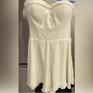 BRAND NEW (w/out tag) GUESS SZ 0 IVORY CREAM STRAPLESS ROMPER SHORTS LACE SIDES